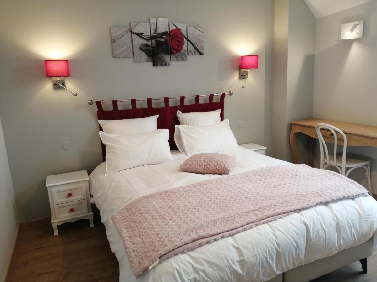 Chambre D'Hotes Le Domaine Des Hirondelles Champcenest Buitenkant foto