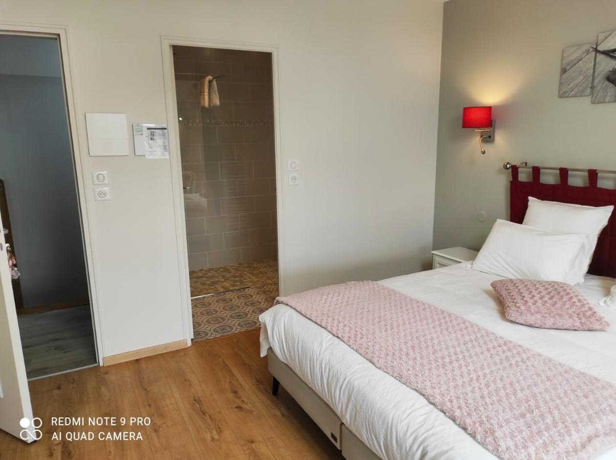 Chambre D'Hotes Le Domaine Des Hirondelles Champcenest Buitenkant foto