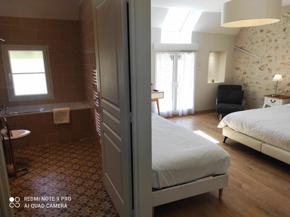 Chambre D'Hotes Le Domaine Des Hirondelles Champcenest Buitenkant foto