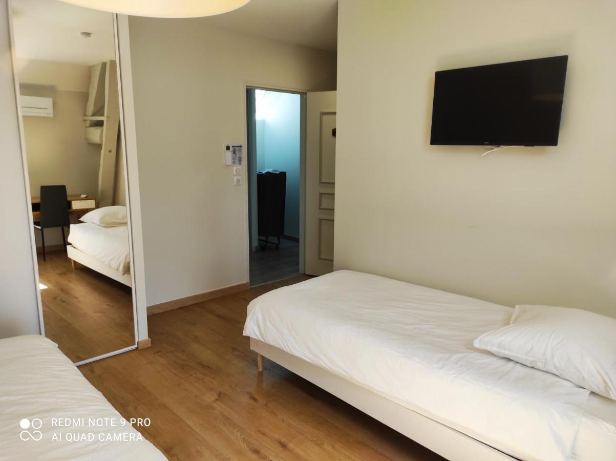 Chambre D'Hotes Le Domaine Des Hirondelles Champcenest Buitenkant foto