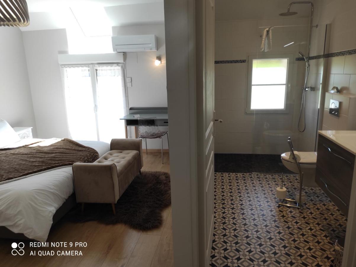 Chambre D'Hotes Le Domaine Des Hirondelles Champcenest Kamer foto