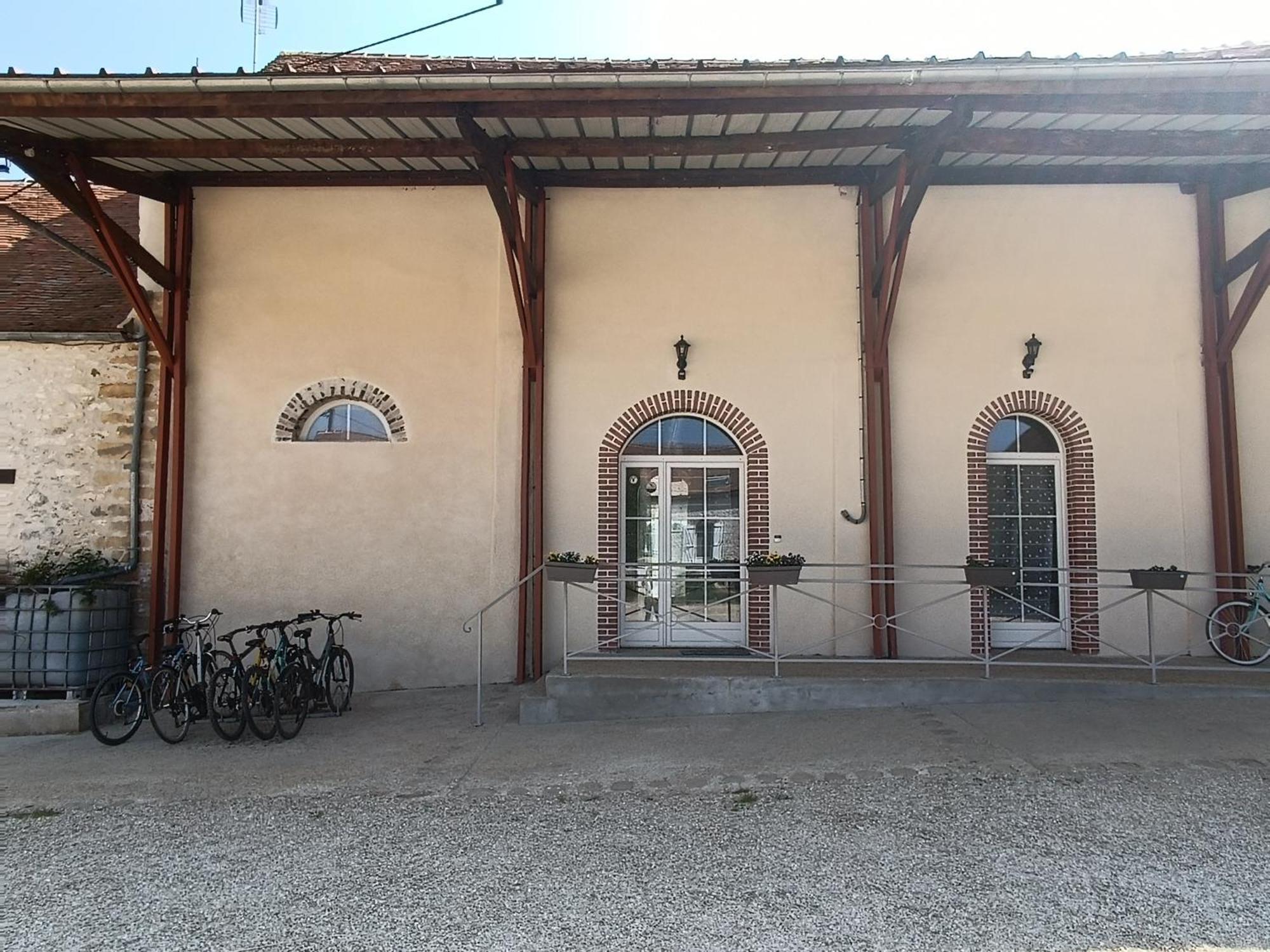 Chambre D'Hotes Le Domaine Des Hirondelles Champcenest Buitenkant foto