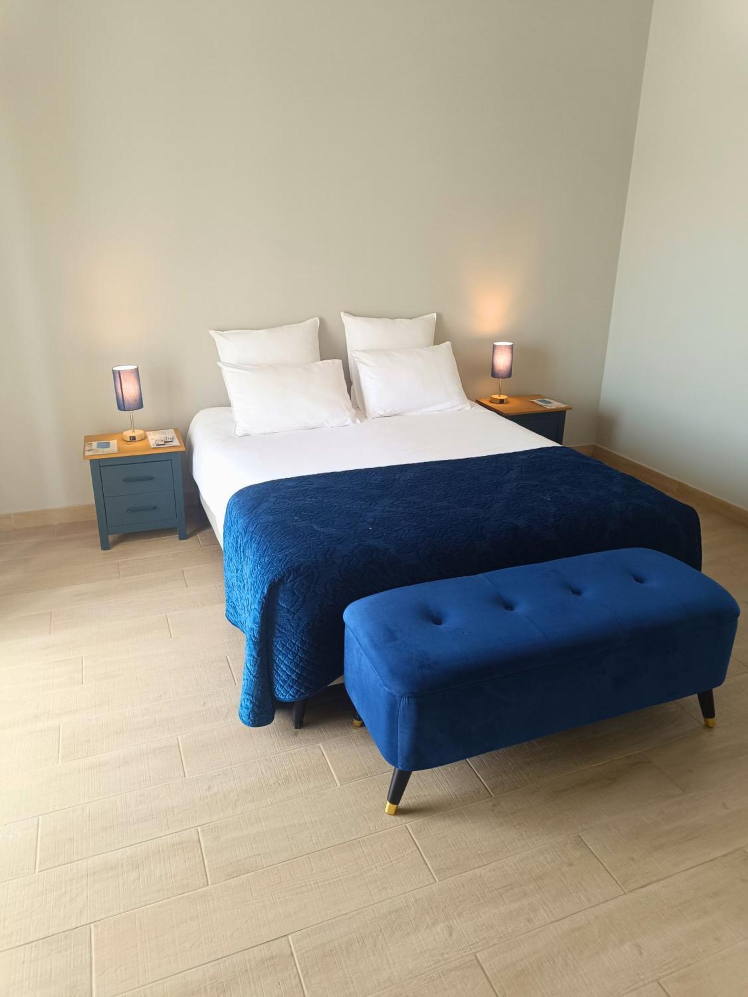 Chambre D'Hotes Le Domaine Des Hirondelles Champcenest Buitenkant foto
