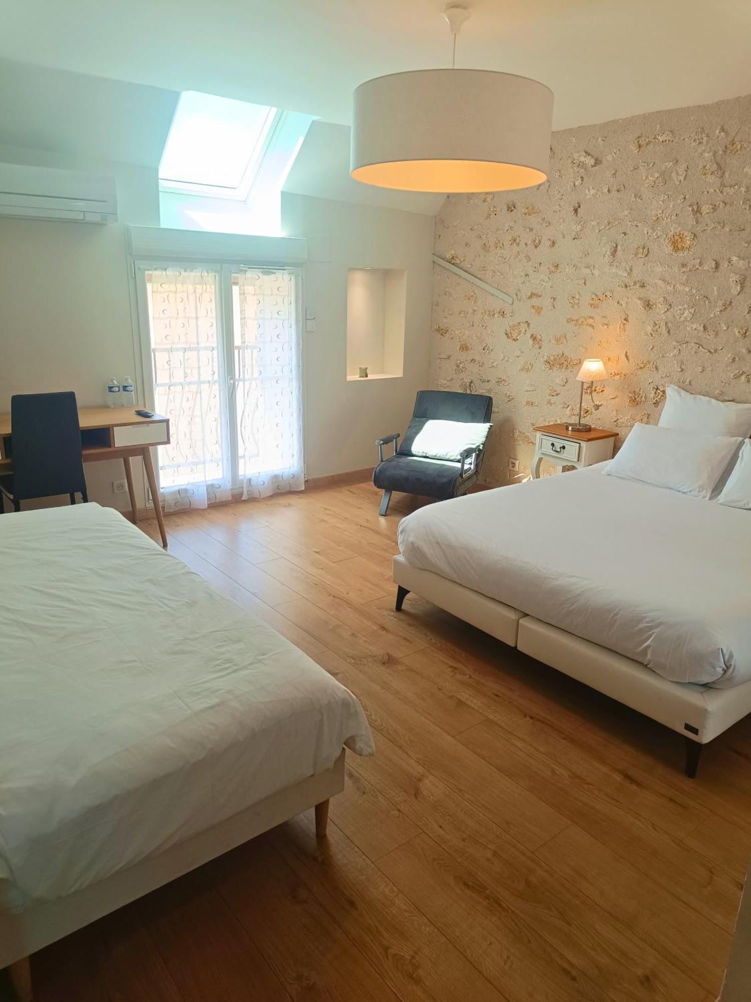 Chambre D'Hotes Le Domaine Des Hirondelles Champcenest Buitenkant foto