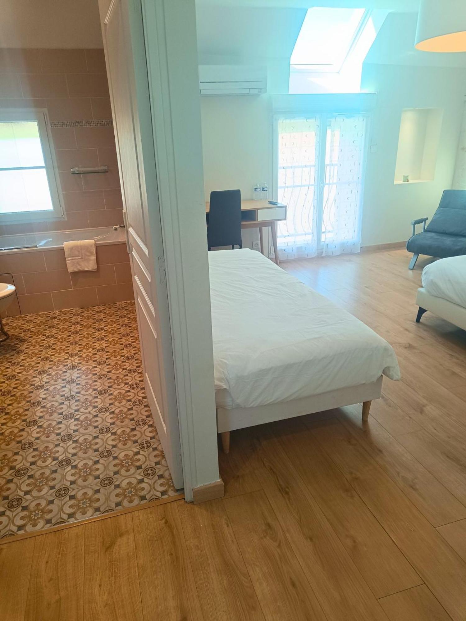 Chambre D'Hotes Le Domaine Des Hirondelles Champcenest Kamer foto