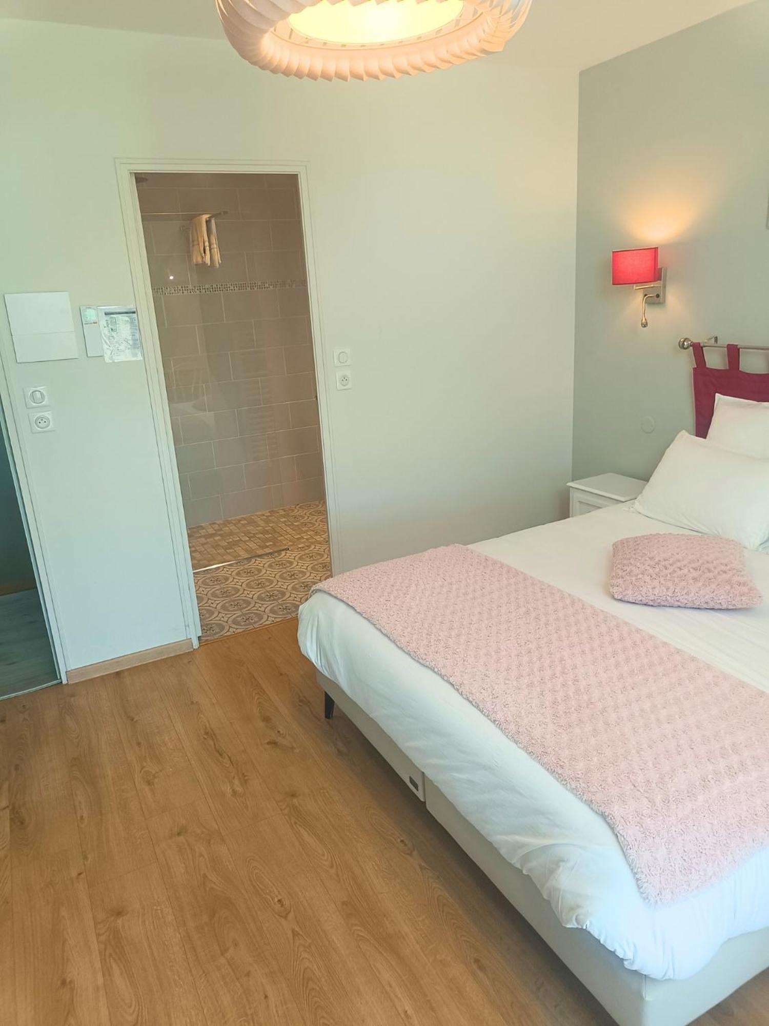 Chambre D'Hotes Le Domaine Des Hirondelles Champcenest Buitenkant foto